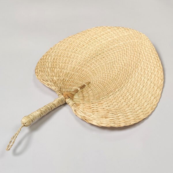 Peach-shaped raffia hand fan, straight shank